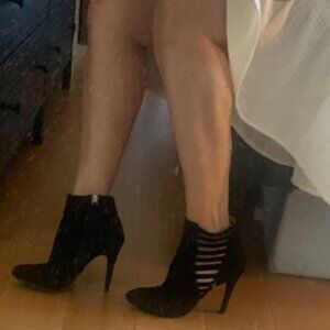 Nine West Black Suede Cutout Ankle Booties – Size 5.5